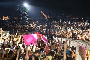 Luke Bryan performing on tour 2013 to benefit the Luke Bryan Farm Tour Scholarship Fund / Photo by Michael Monaco