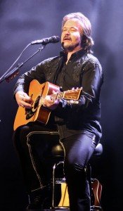 APA handles artists from Travis Tritt to Dolly Parton – and many in between. This photo pictures Travis Tritt mid-performance. PHOTO COURTESY OF TRAVIS TRITT’S OFFICIAL FACEBOOK PAGE