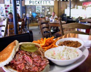A savory meal from Puckett’s, one of Nashville’s many unique barbecue restaurants. COURTESY OF TENNESSEE DEPARTMENT OF TOURISM DEVELOPMENT