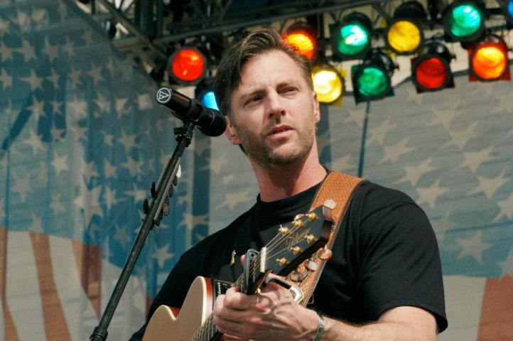 Darryl Worley has a strong passion for the military and war veterans. PHOTO COURTESY U.S. DEPARTMENT OF DEFENSE