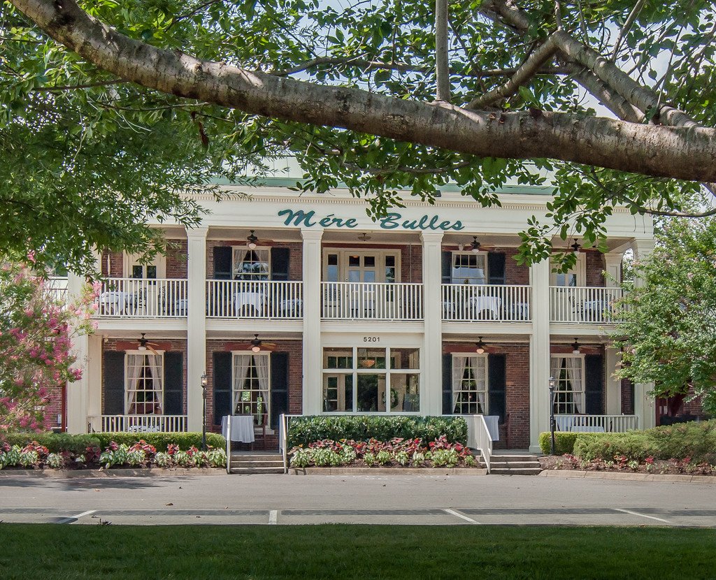 Mere Bulles offers guests a delicious meal and romantic atmosphere. PHOTO COURTESY MERE BULLES