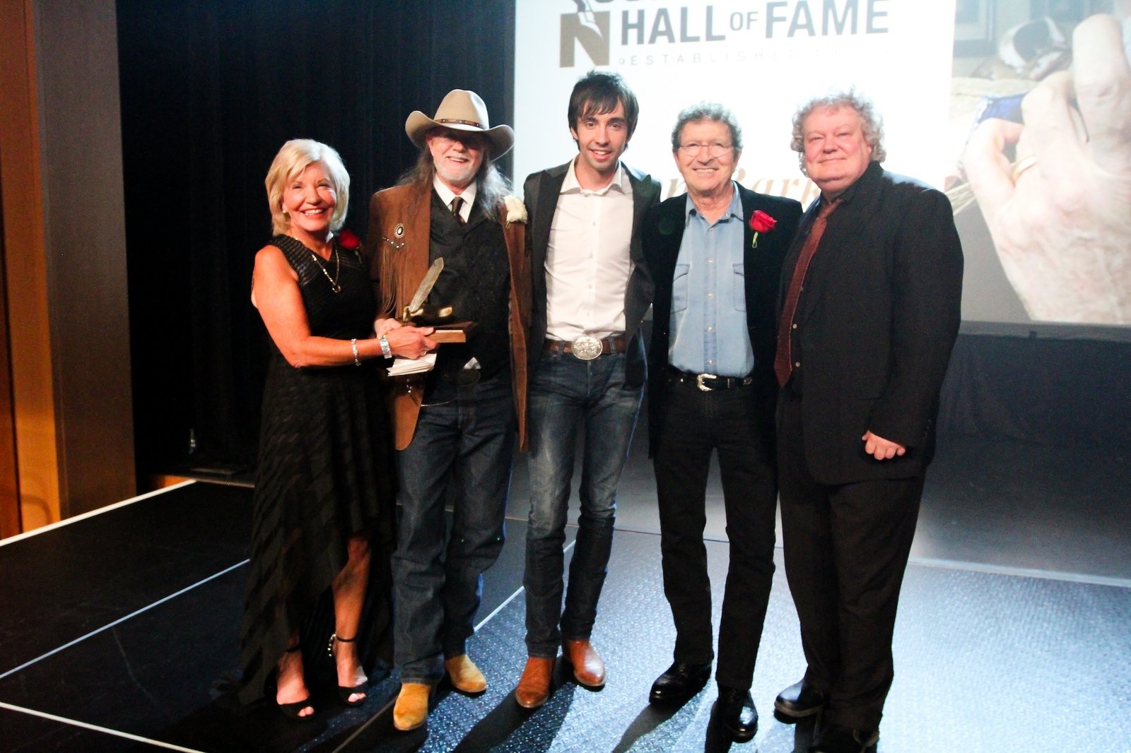 Phyllis Williams, Aaron Barker, Mo Pitney, Mac Davis and Mike Loudermilk. PHOTO BY BEV MOSER/COURTESY OF NASHVILLE SONGWRITERS HALL OF FAME